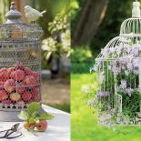 Dekoracyjną klatkę można zaaranżować na wiele sposobów - w zależności od stylu wnętrza, pory roku, okoliczności świątecznych.