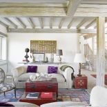 Dekoracyjne skrzynie, lampy czy poduszki przyjechały z wakacyjnych wypraw.