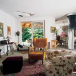 Designerska lampa Arturo Alvareza obok fotela po dziadku? Czemu nie.