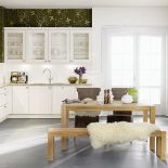 Do klasycznych szafek rustykalny stół, NOLTE