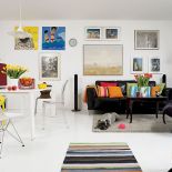 Do nostalgicznego kaszubskiego pejzażu Mariana Steca, aquaforty Piotra Wiatraka i zdjęć Izy Sitz Abramowicz włascicielka