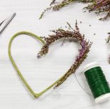 Jesienne dekoracje: serce z wrzosu