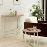 Do prostej konsoli dobierzemy też kawowy stolik. RITZWELL