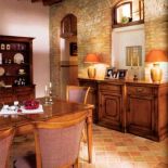 Do wnętrza w stylu prowansalskim najlepsze są małe płytki. GRANGE