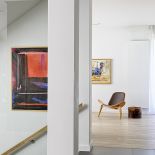 Dom jest z ducha skandynawski, choć trafiają się i egzotyczne akcenty.