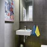 Dom jest z ducha skandynawski, choć trafiają się i egzotyczne akcenty.