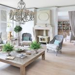 Dom urządzony jest w stylu francuskim ze skandynawskim duchem.