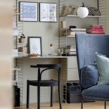 miejsce do pracy w modułowym regale