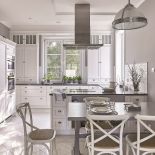 biała kuchnia w stylu francuskim