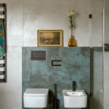 Beżowa łazienka z zielonymi akcentami