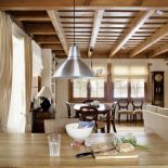 Dom w stylu wiejsko-szwedzko-francusko-angielskim – wszystko opiera się tu na pomyśle.