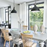 Zasłony uszyła przyjaciółka - projektantka Marzenna Niemoczyńska z Butiku 303 Avenue przy Mokotowskiej w Warszawie.