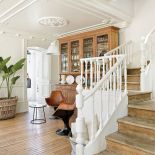 Ta hinduska willa pamięta niejedną metamorfozę: bywała restauracją, hodowano w niej szynszyle, później popadła w