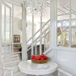 Ta hinduska willa pamięta niejedną metamorfozę: bywała restauracją, hodowano w niej szynszyle, później popadła w