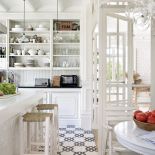 Ta hinduska willa pamięta niejedną metamorfozę: bywała restauracją, hodowano w niej szynszyle, później popadła w