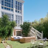 Ta hinduska willa pamięta niejedną metamorfozę: bywała restauracją, hodowano w niej szynszyle, później popadła w