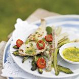 Dorada z grilla ze szparagami. Smak morza