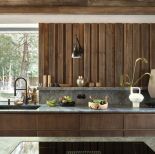 drewniane szafki kuchenne z szarym blatem