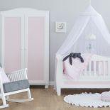 meble drewniane do pokoju niemowlaka