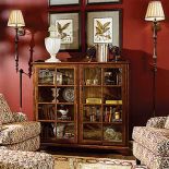 Drewniany kredens - jakby przeniesiony wprost z Afryki, z posiadłości Karen Blixen. MOŚCICCY SALONY MEBLOWE, LANE