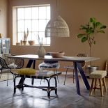 drewniany stół do jadalni