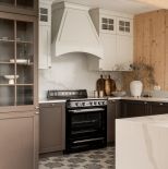 kuchnia w drewnianym domu