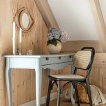 sypialnia w drewnianym domu