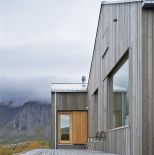 Skandynawska architektura – dom na skale zainspirowany rybacką chatą