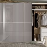 Drzwi tej szafy mają hydrauliczny system cichego domykania, RAUMPLUS