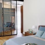 Duża, przeszkolna garderoba. Dom otwarty na las