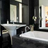 Duże lustra służą tylko próżności mężczyzny kobieta potrzebuje ich, by upewnić się o swojej