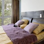 Duże okno zapewnia niesamowite widoki.