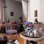 Dużo tu starych przedmiotów. Część z nich to rodzinne pamiątki, dla Joli niezwykle ważne. - Meble, książki, srebra są