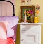 dwa kolory na ścianie w sypialni