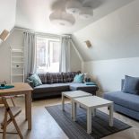 Dwie rozkładane kanapy można ze sobą połączyć, tworząc rodzaj wygodnego narożnika.