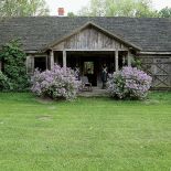 Dworek Karoliny Wajdy. Mój przyjaciel dworek