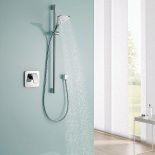 Dyskretna i minimalistyczna bateria natryskowa E2 z głowicą ceramiczną do montowania pod tynkiem. KLUDI