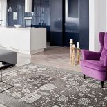 Ludowy dywan we współczesnej wersji.