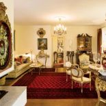 Dywany i poduszki obszyte ciekawą pasmanterią znajdziemy u Ewy w ilościach ponadprzeciętnych. Choć mają różne