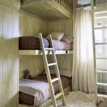 Dzieci lubią piętrowe łóżka. Dom na wzgórzach Katalonii