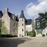 Dziedziniec zamku. Zameczek dla dwojga