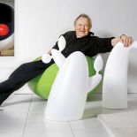 Eero Aarnio zawsze upewnia się, że meble są wygodne.