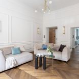 Salon w mieszkaniu w kamienicy