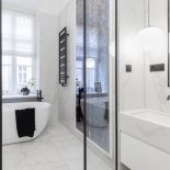 łazienka w mieszkaniu w kamienicy