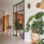 przytulny przedpokój w naturalnych kolorach