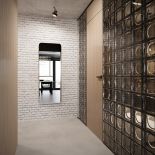 hol ze ścianą z luksferów