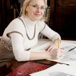 Ela tworzy ogromne, kolorowe, pełne ekspresji prace.