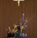 ryflowana ściana w jadalni