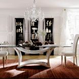 Elegancka jadalnia z wysokimi krzesłami marki SELVA