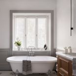 elegancka łazienka w mieszkaniu w kamienicy